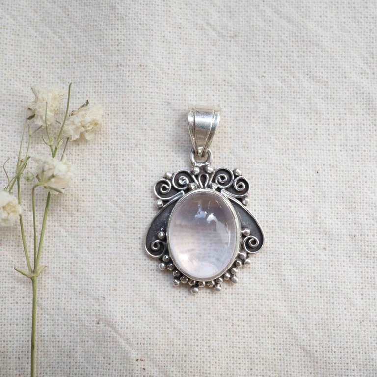 Rose Quartz Pendant - Vénus