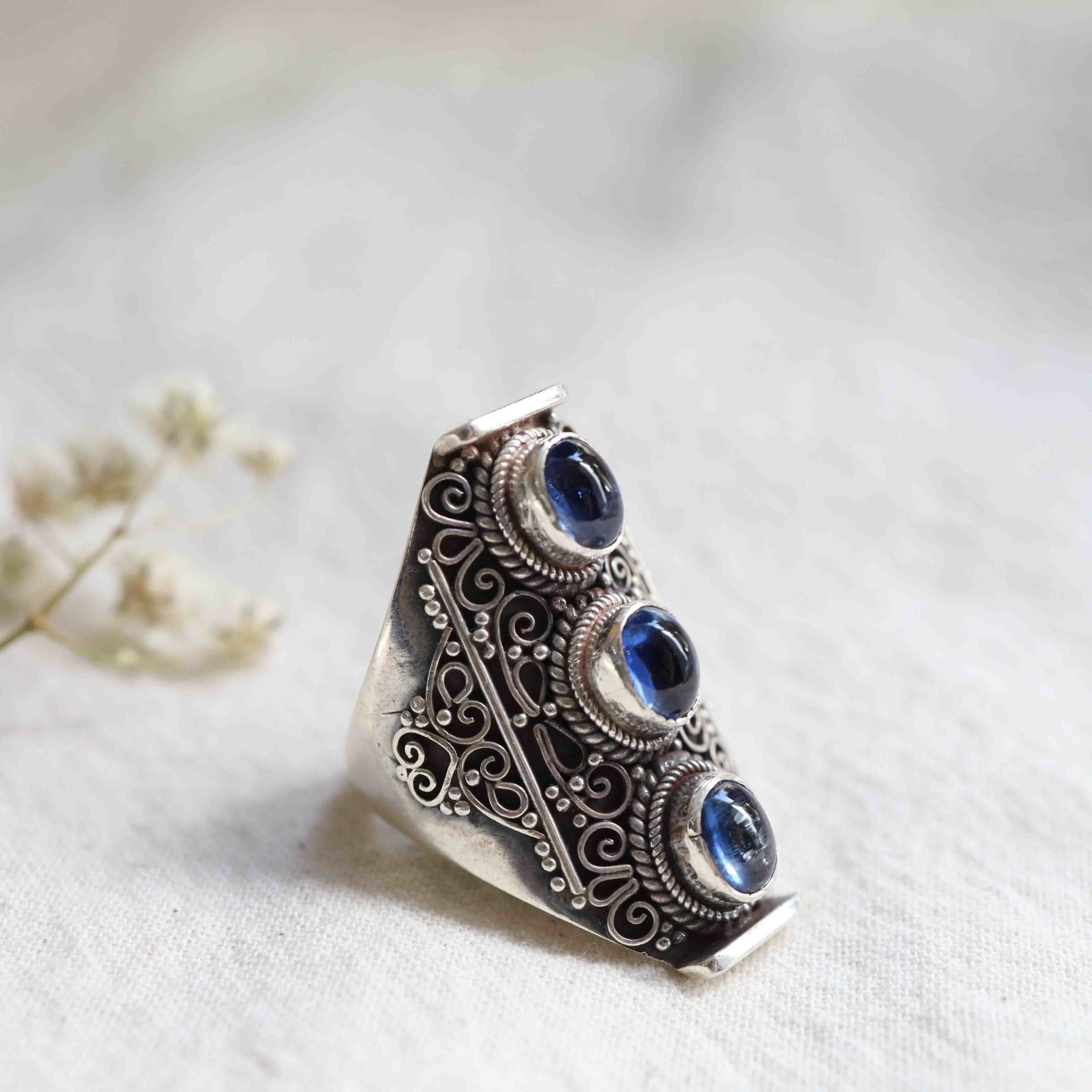 Bue Kyanite ring - trio