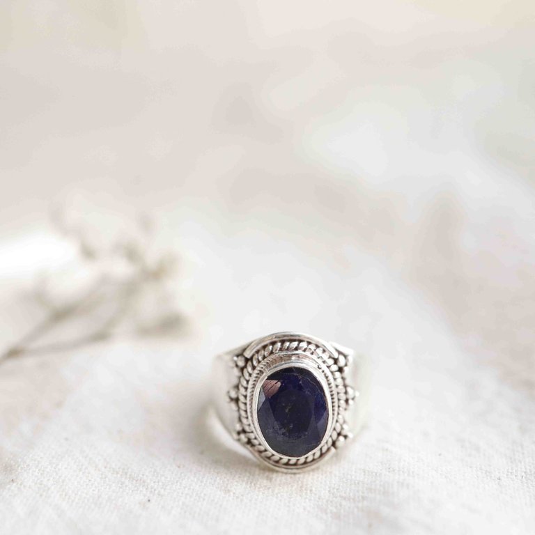 Sapphire Ring - Solaire