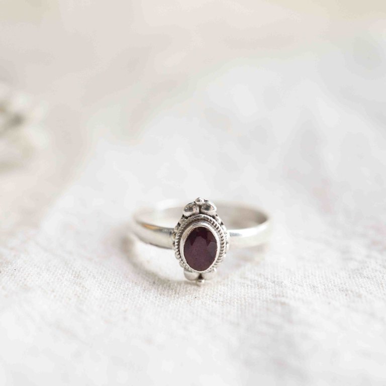 Ruby Ring - Coquille