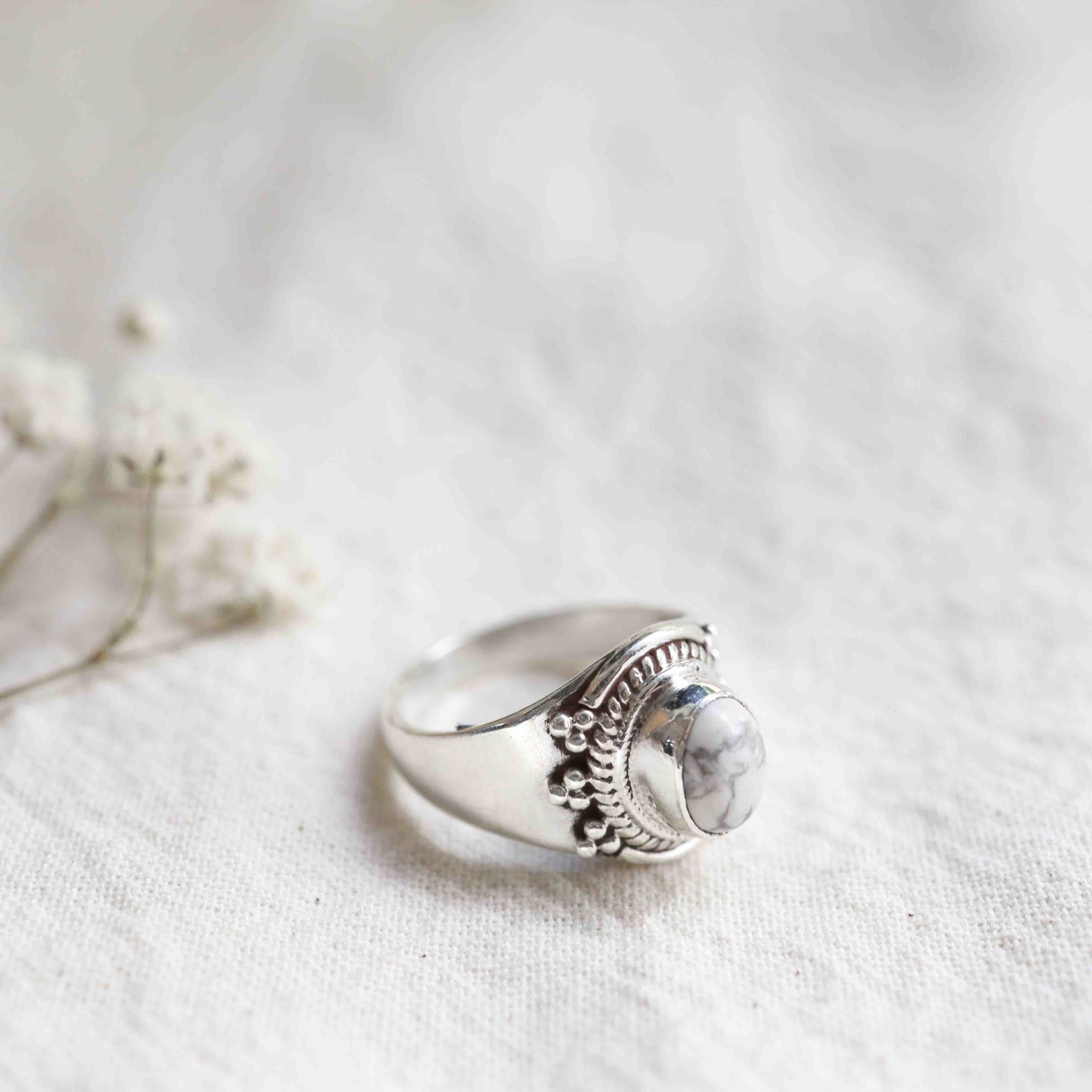 Howlite Ring - Solaire