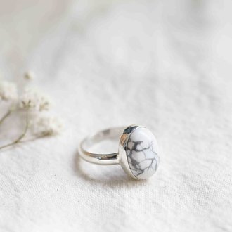Howlite Ring - Simple Howlite Ring - Simple