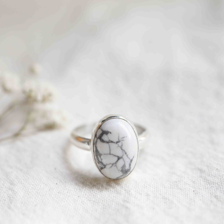 Howlite Ring - Simple