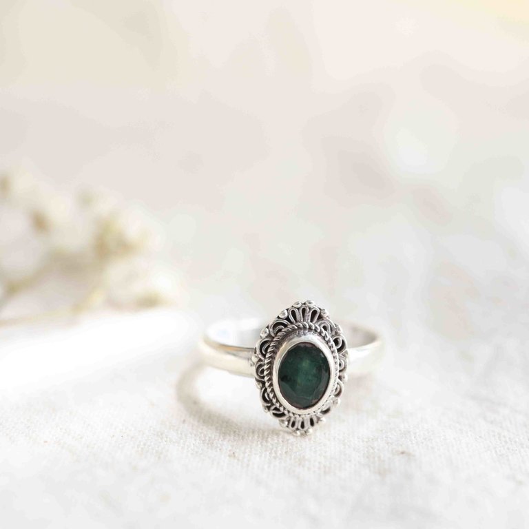 Emerald Ring - Pivoine