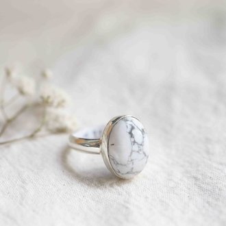 Howlite Ring Simple (L) Howlite Ring Simple (L)