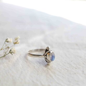 Rainbow moonstone ring - Uranus Rainbow moonstone ring - Uranus