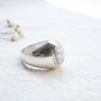 Howlite Ring - Myrtille Howlite Ring - Myrtille