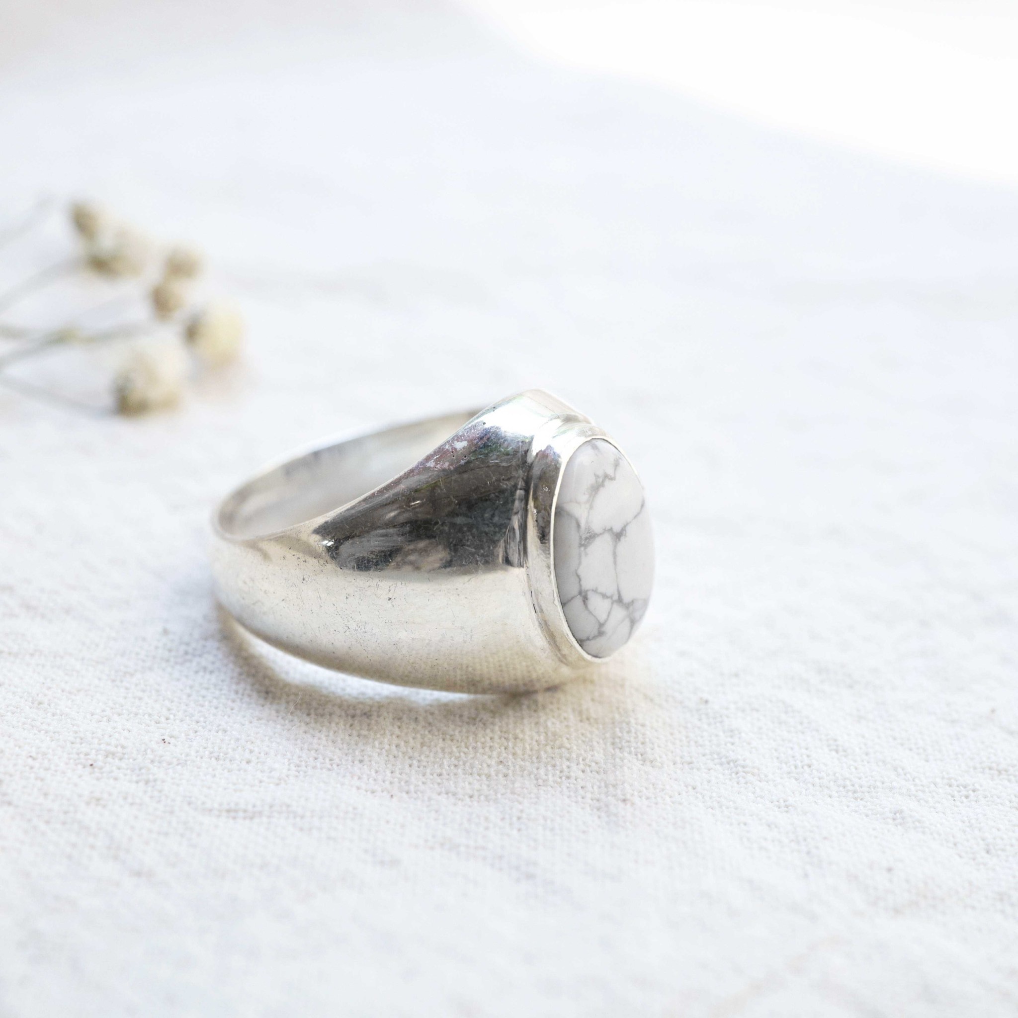 Howlite Ring - Myrtille