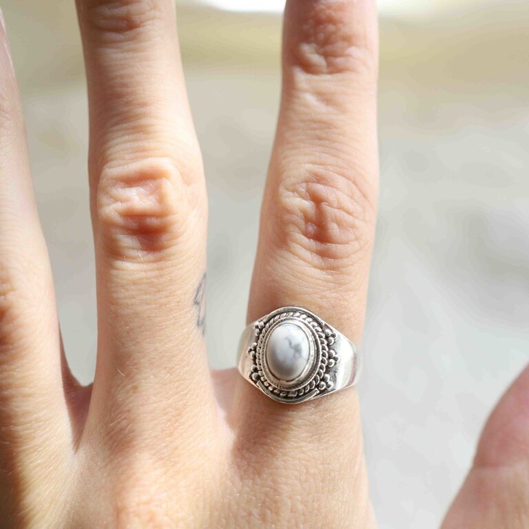 Howlite Ring - Solaire