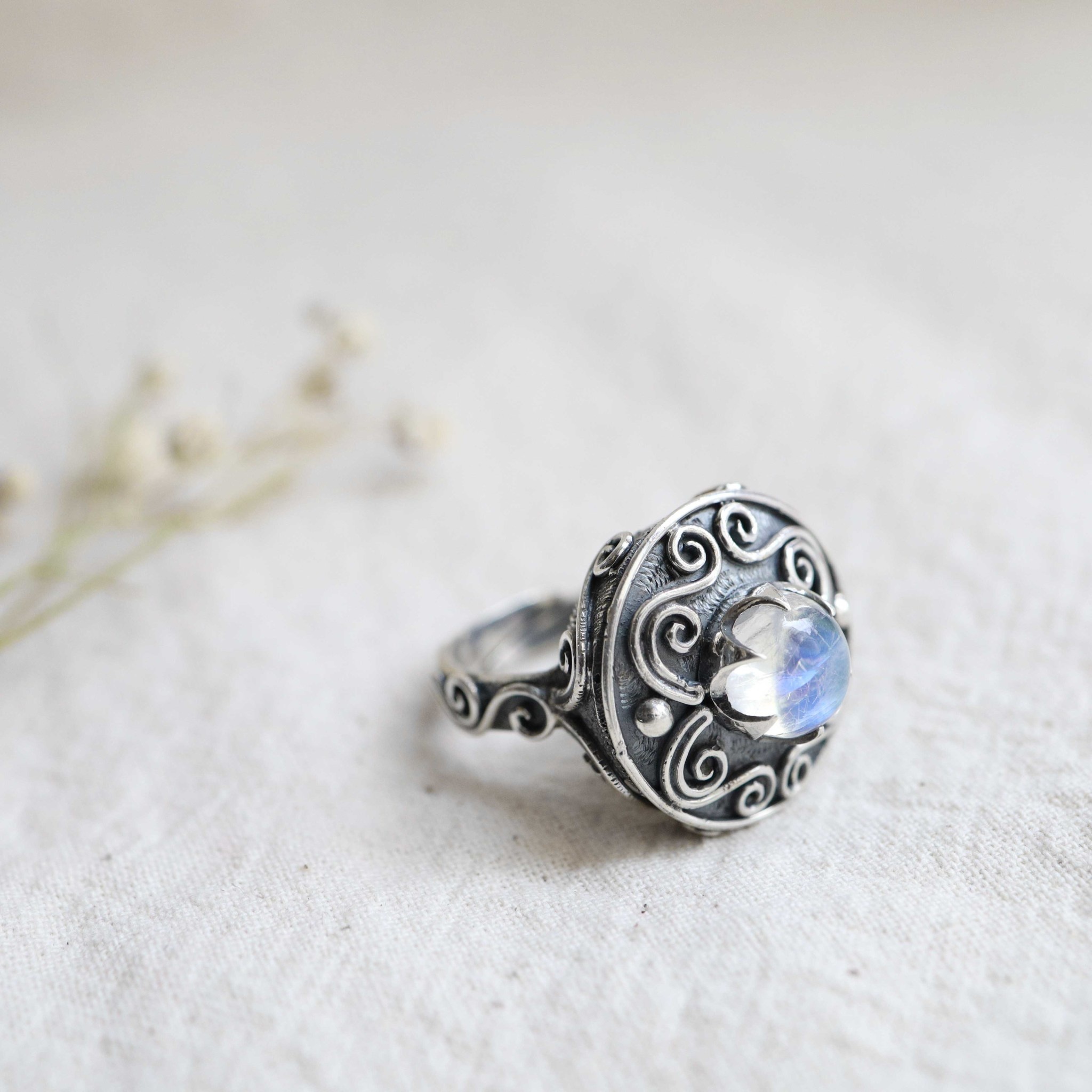 Rainbow moonstone ring - Héra