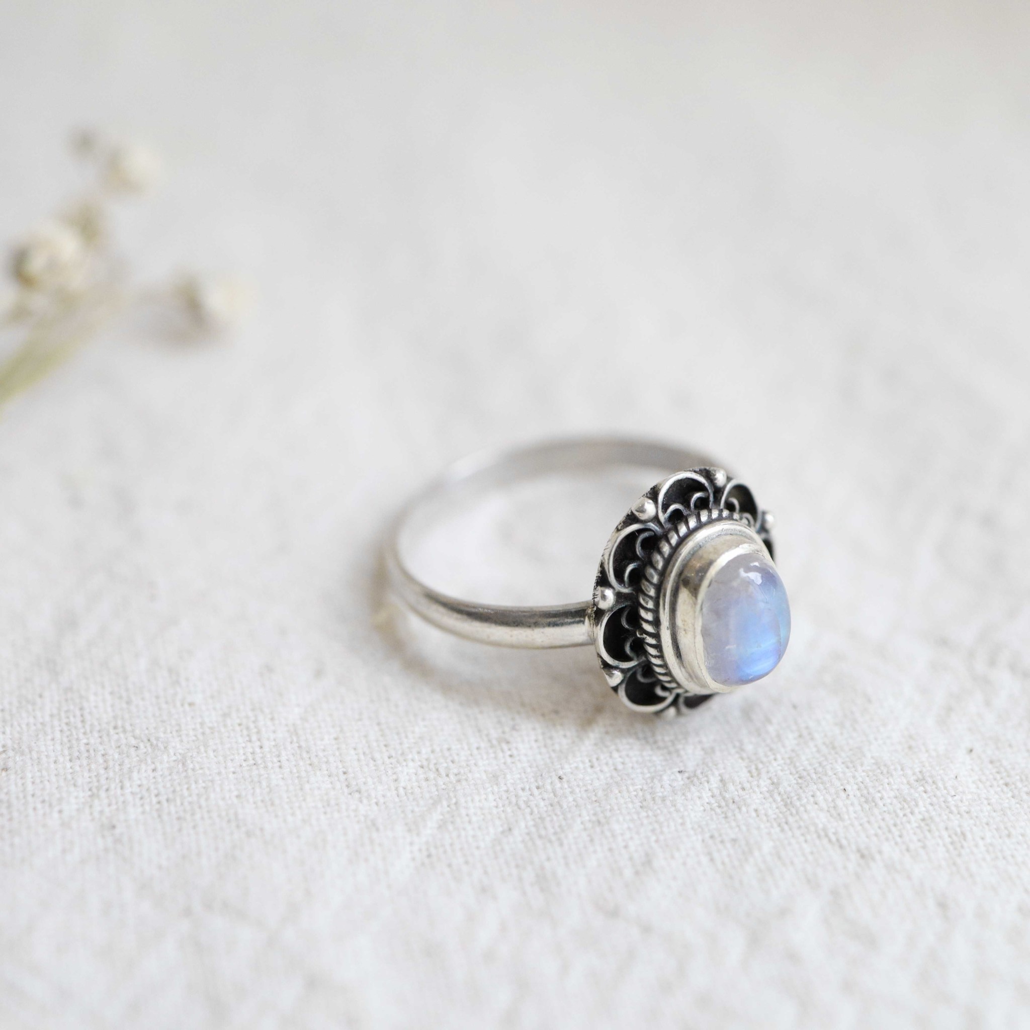 Rainbow moonstone ring - Fleur