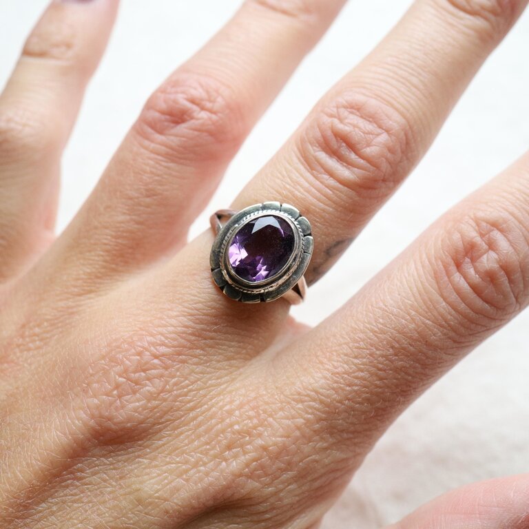 Amethyst Ring - Vesta