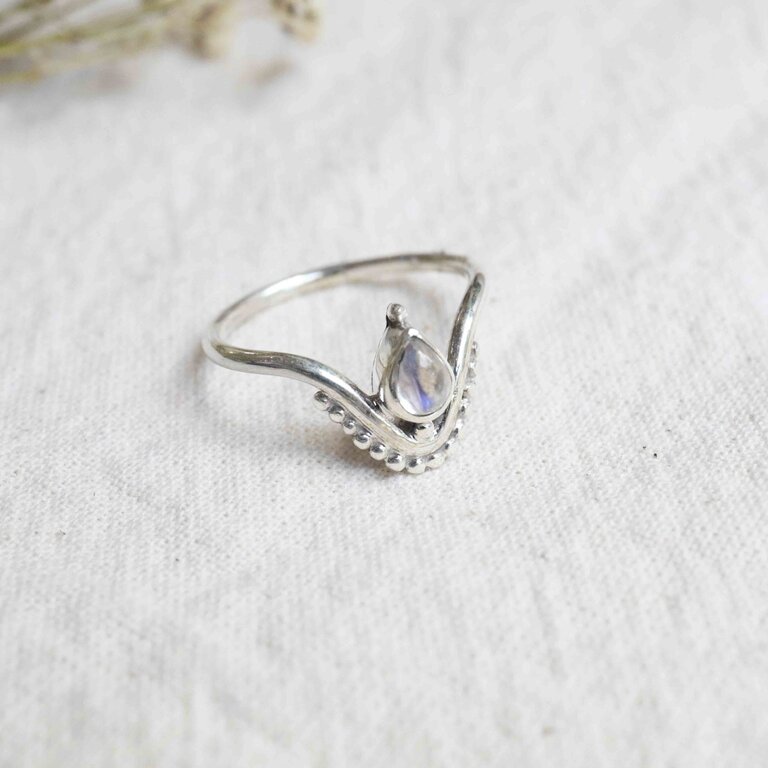 Rainbow moonstone ring - Tilia