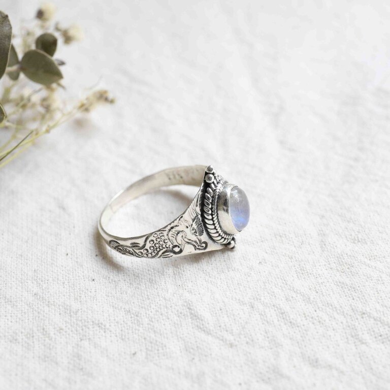 Rainbow moonstone ring - Draco