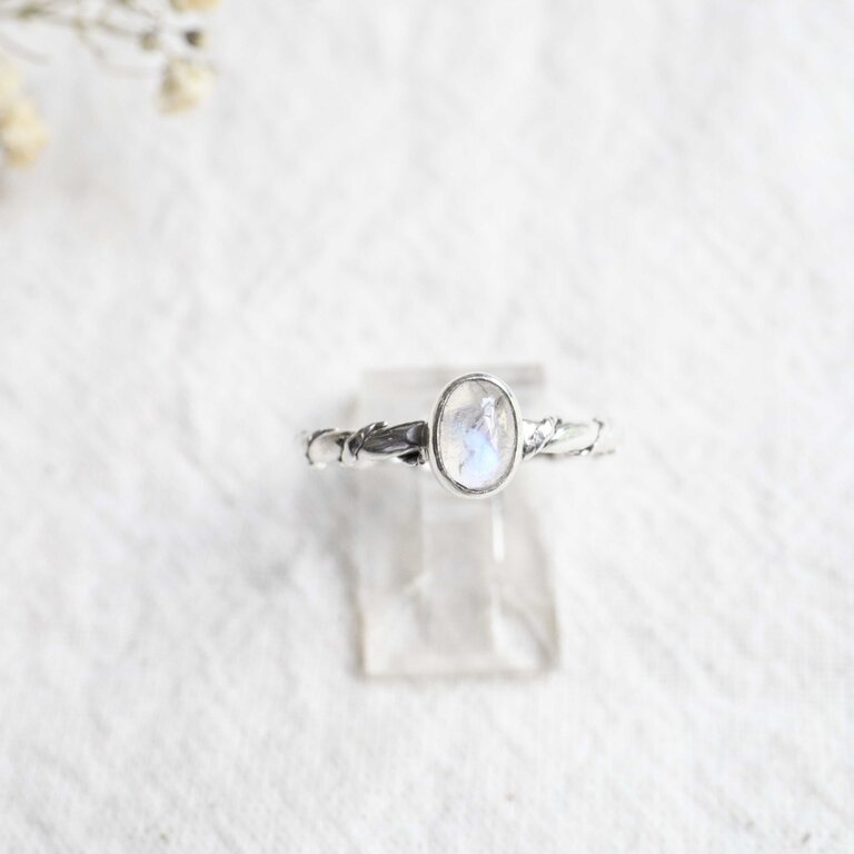 Rainbow moonstone ring - Torsade