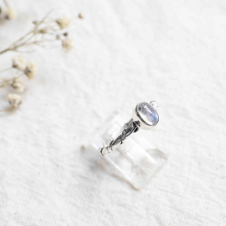 Rainbow moonstone ring - Torsade