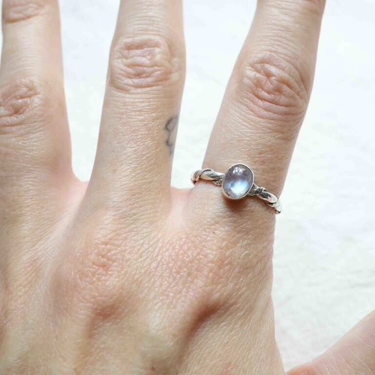 Rainbow moonstone ring - Torsade