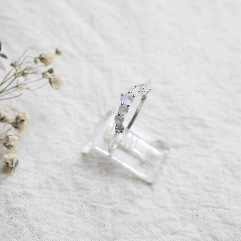 Rainbow moonstone ring - Ixia