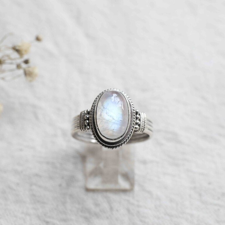 Rainbow moonstone ring - Zamia