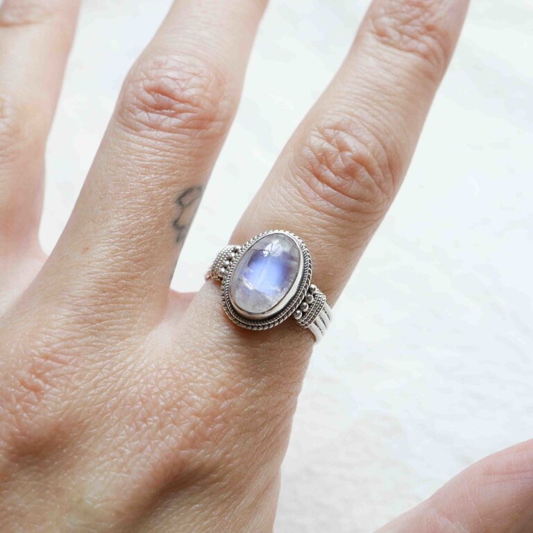 Rainbow moonstone ring - Zamia