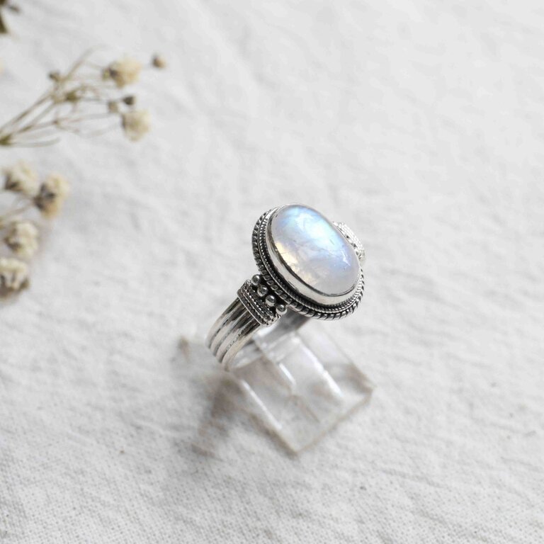 Rainbow moonstone ring - Zamia