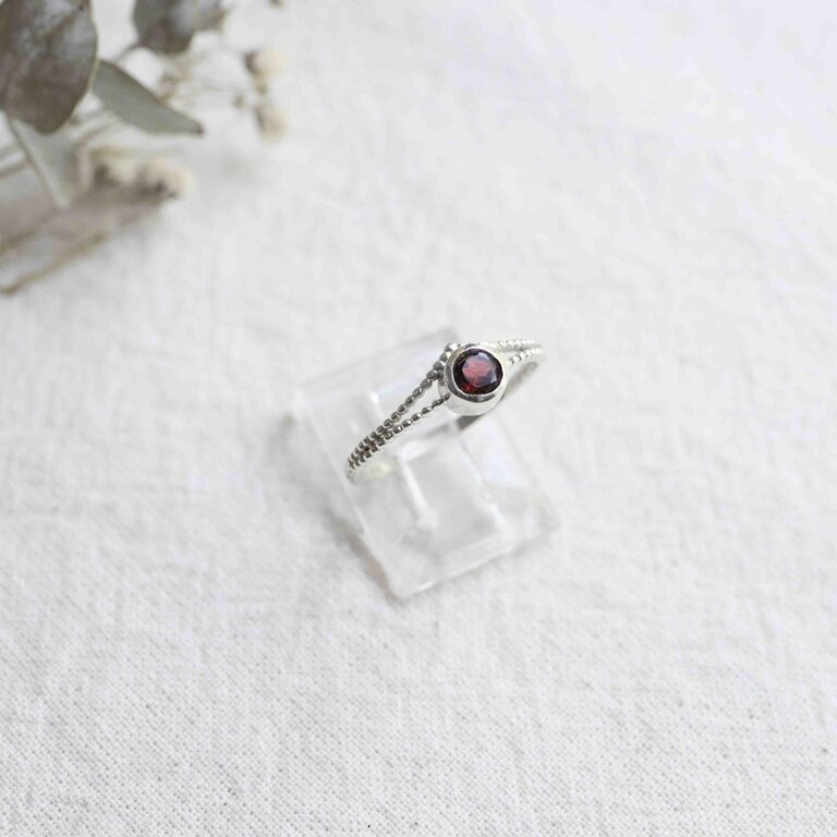 Garnet Ring - Ariel