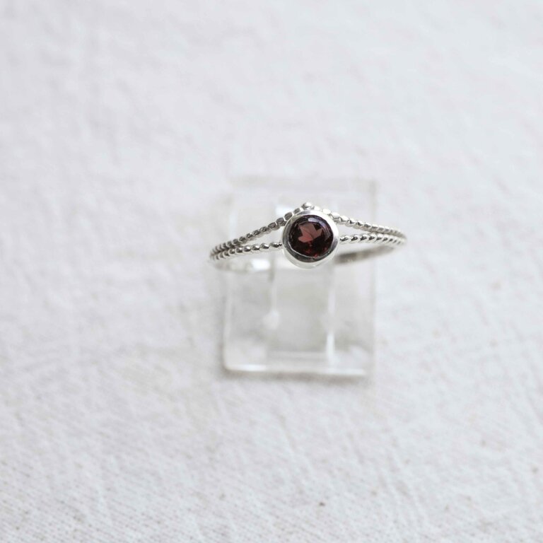 Garnet Ring - Ariel