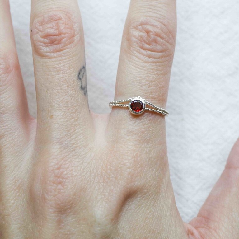 Garnet Ring - Ariel