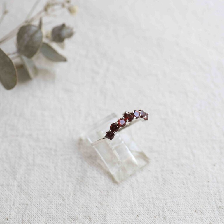 Garnet Ring - Ixia