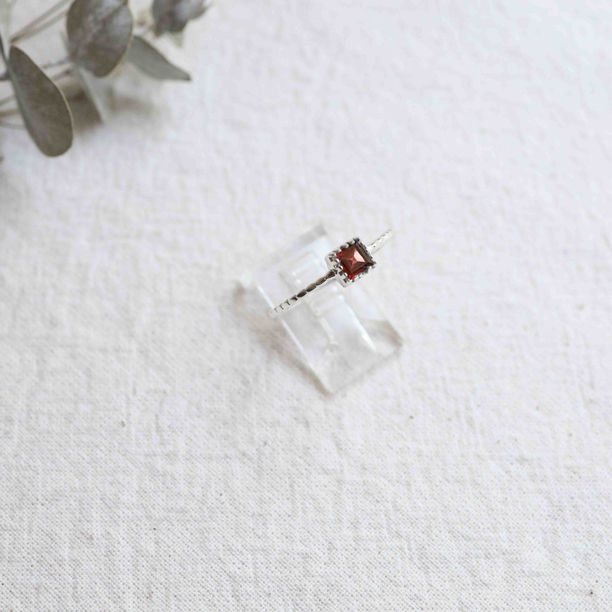Garnet Ring - Filao