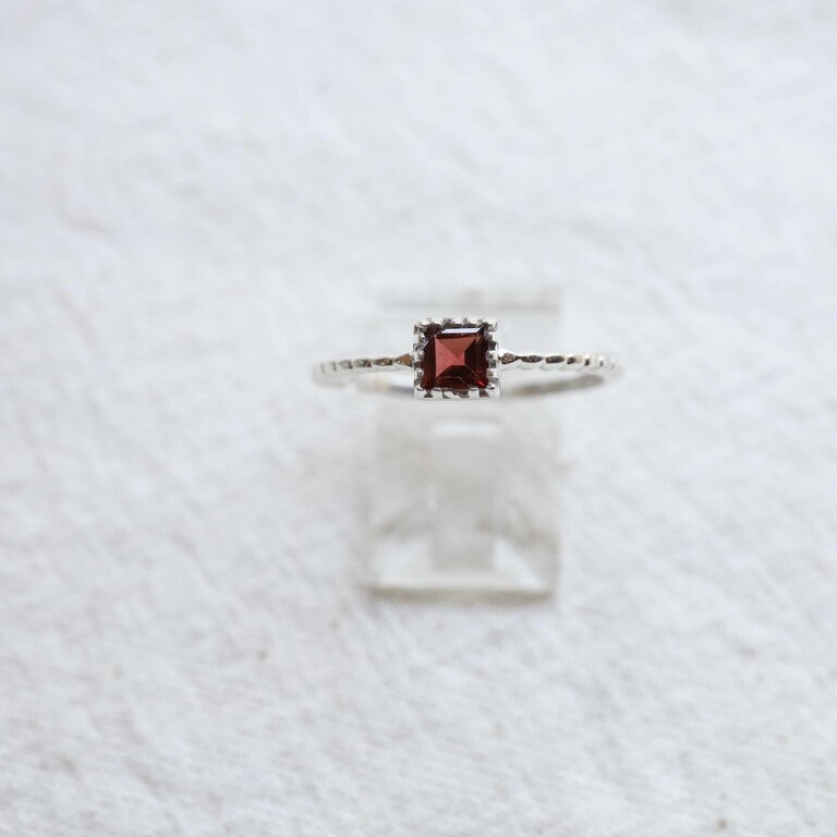 Garnet Ring - Filao