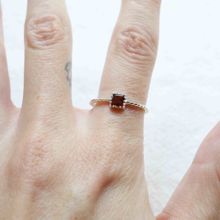 Garnet Ring - Filao