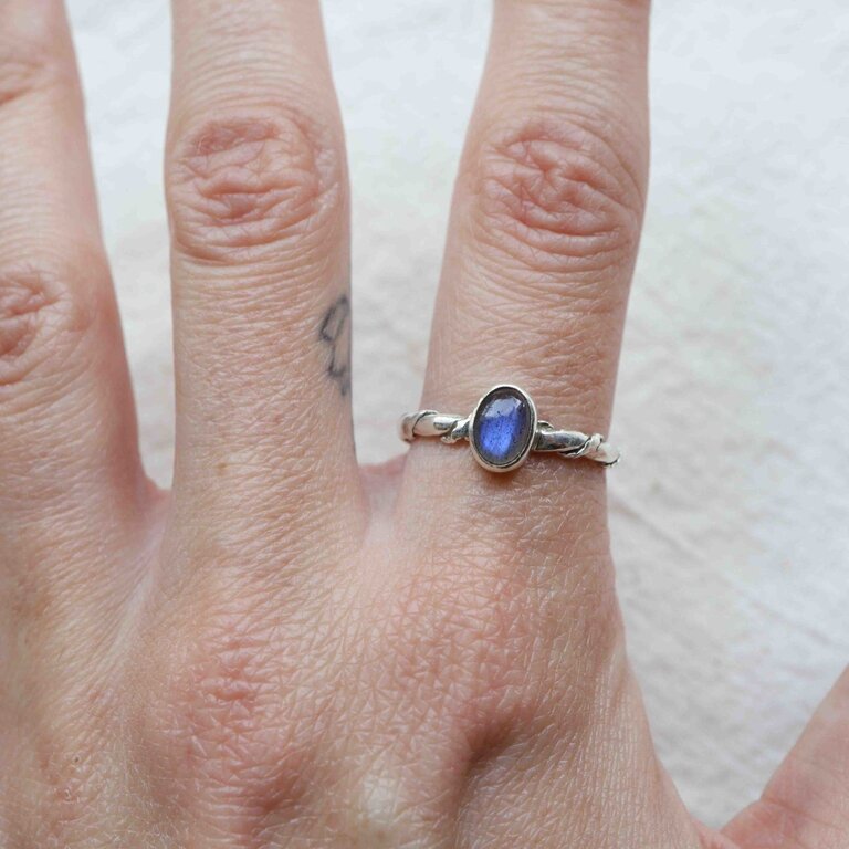 Labradorite Ring - Torsade
