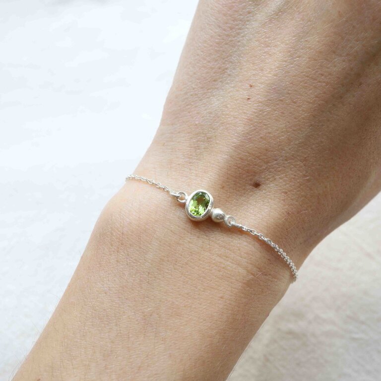 Peridot Bracelet - Élégance