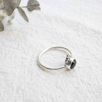 Onyx Ring - Daisy