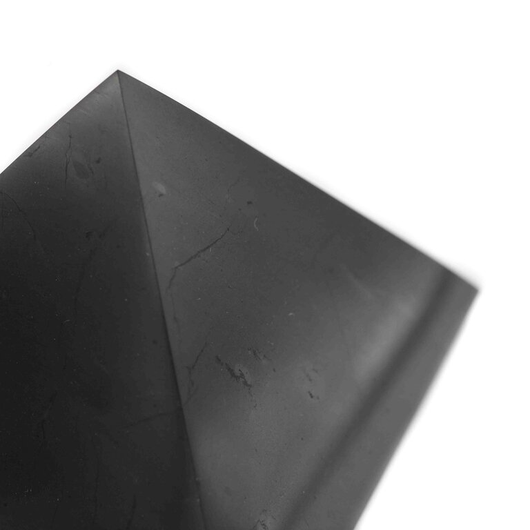 Shungite pyramide