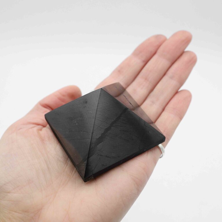 Shungite pyramide