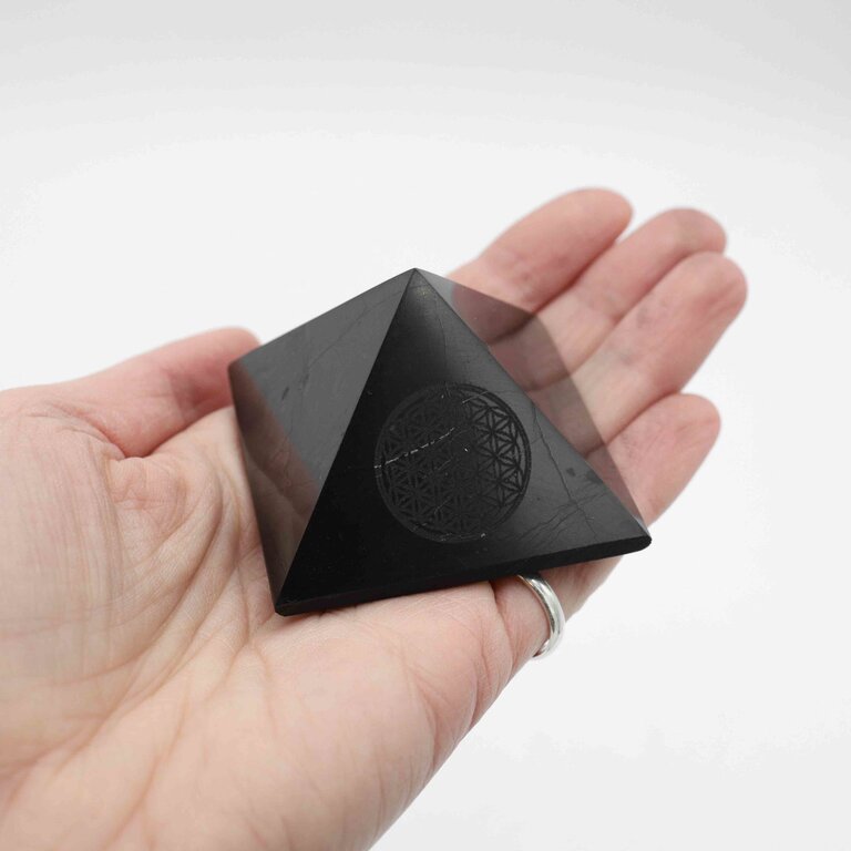 Shungite pyramide - Fleur de vie