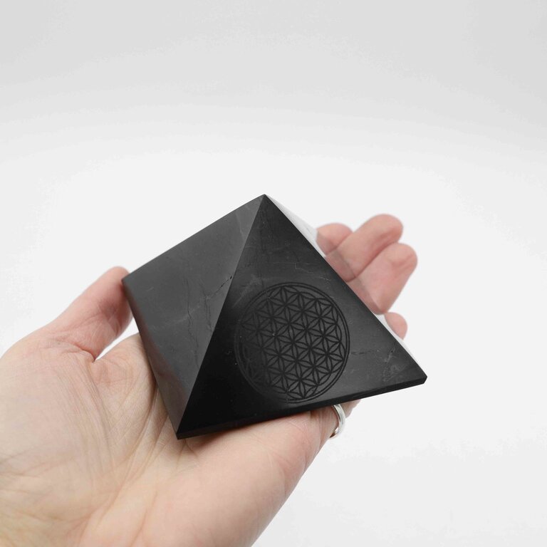Shungite pyramide - Fleur de vie