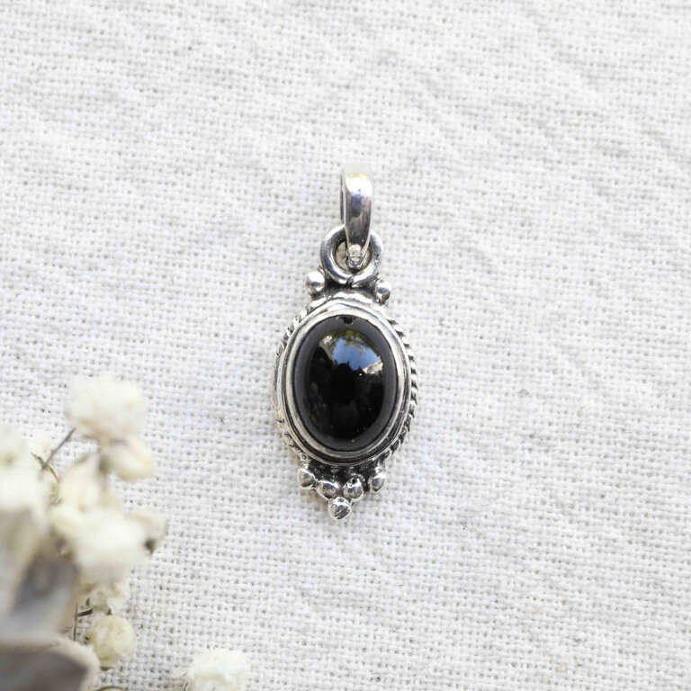 Onyx Pendant - Coquille