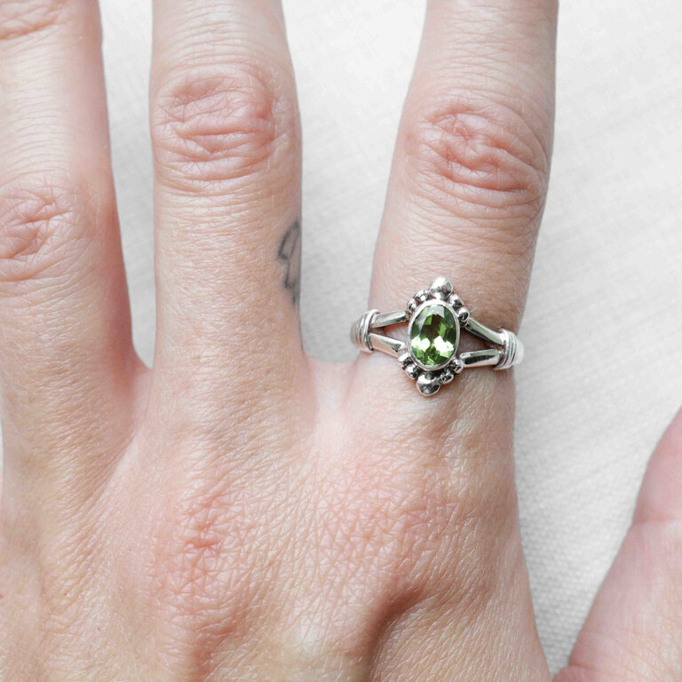 Peridot Ring - Phénix