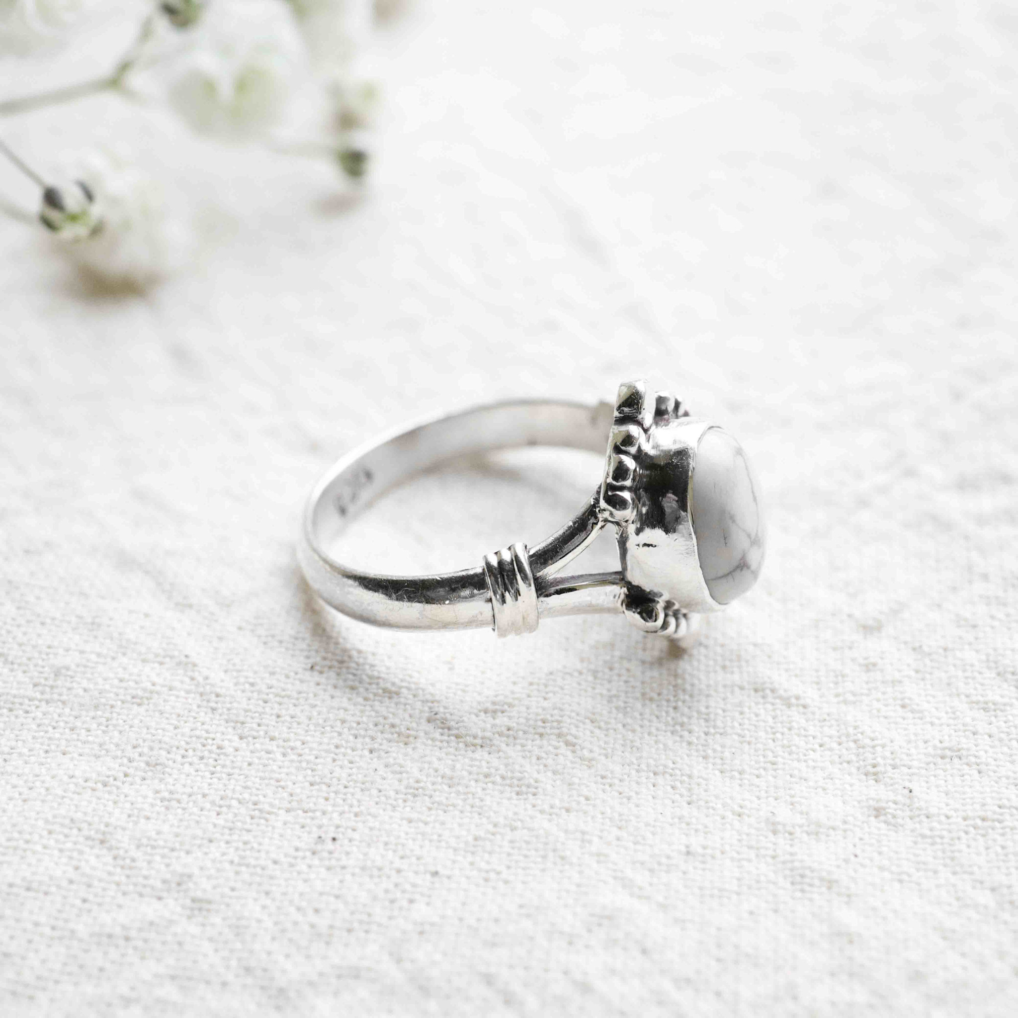 Howlite Ring - Phénix