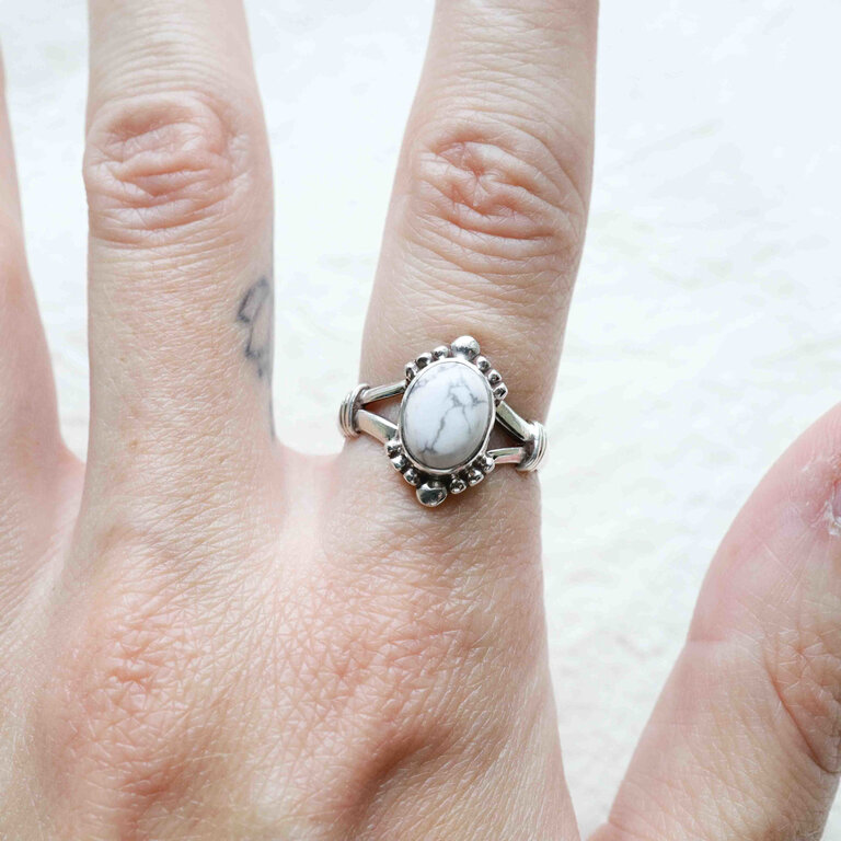 Howlite Ring - Phénix