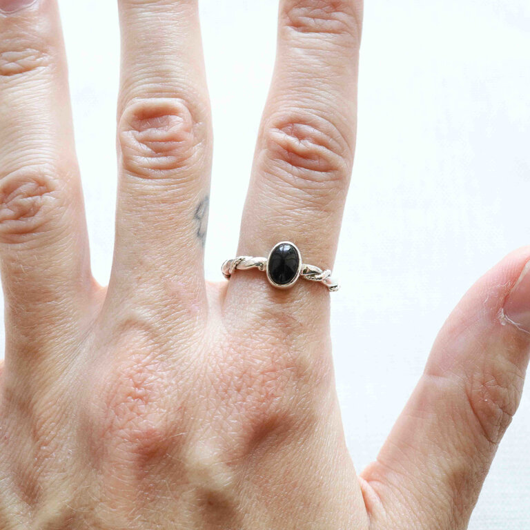 Onyx Ring - Torsade