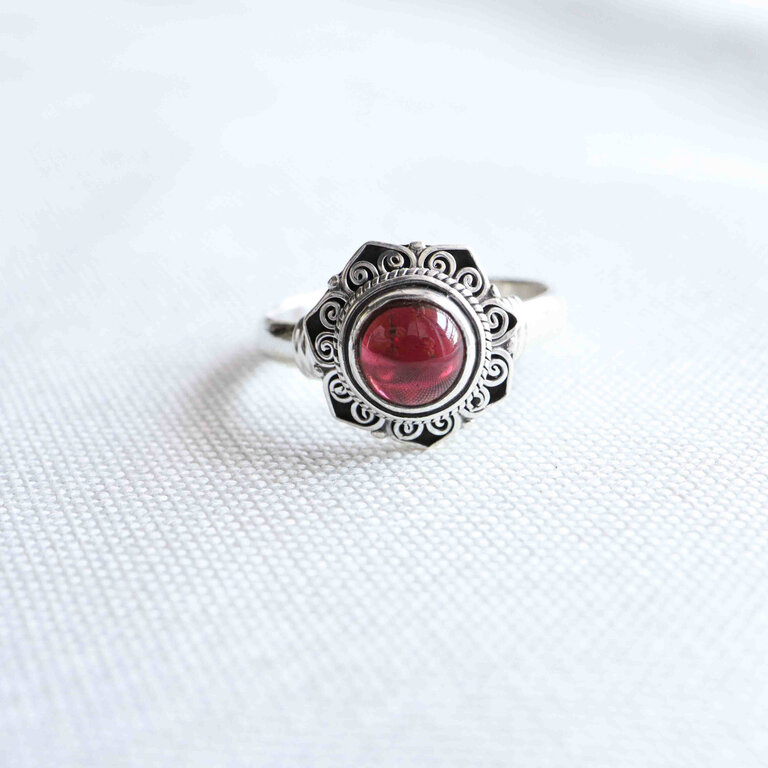 Garnet Ring - Chrysanthème