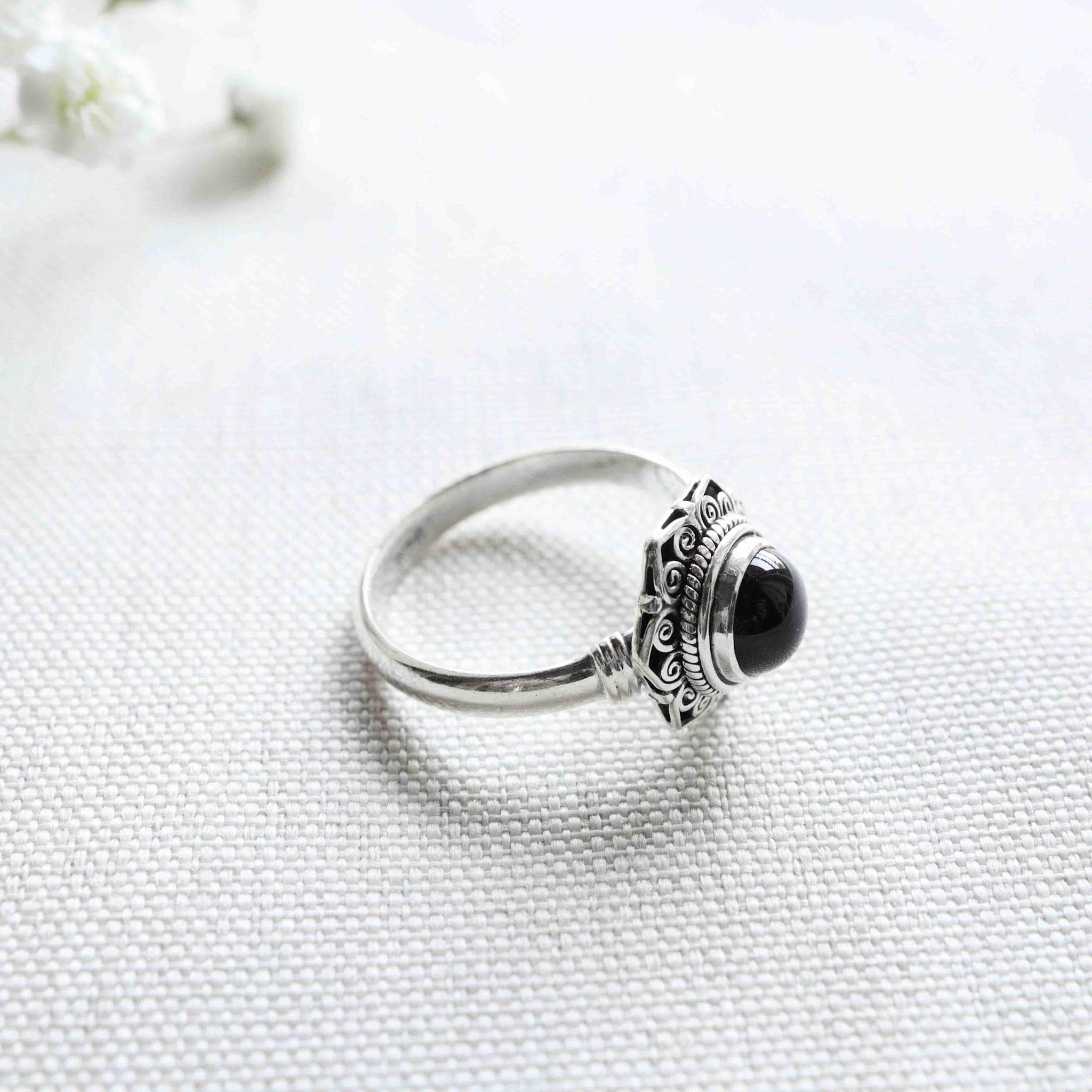 Onyx Ring - Chrysanthème