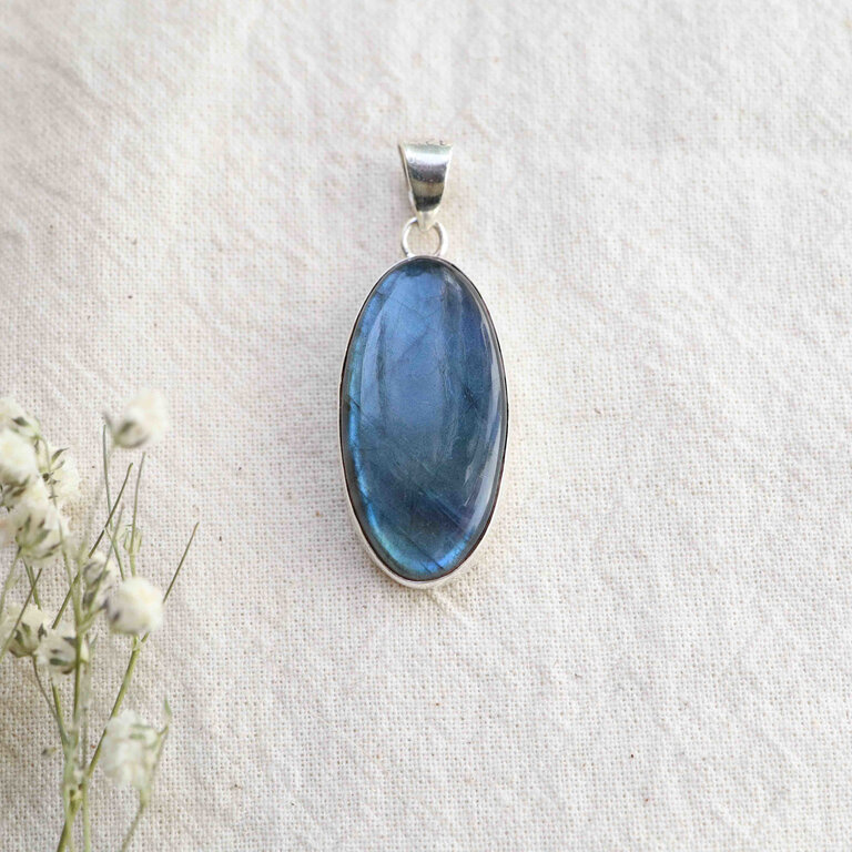 Labradorite Pendant - Allongé