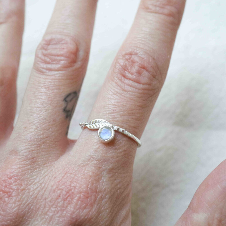 Rainbow moonstone ring - Cybèle