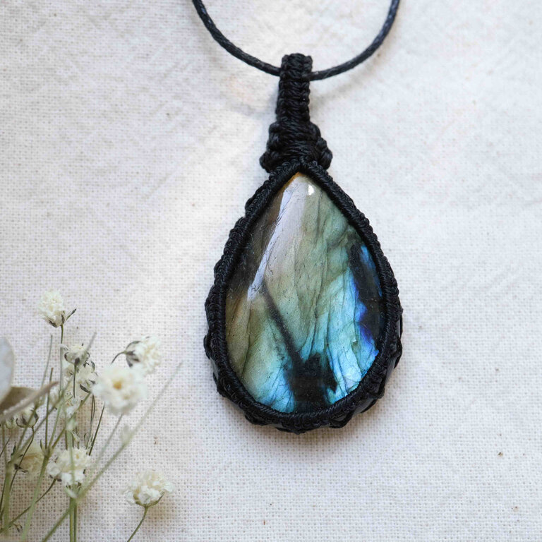 Labradorite Pendant - Macrame