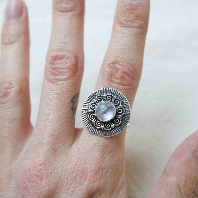 Rainbow moonstone ring - Aura